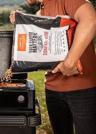 Traeger Grills Signature Blend 100% All-Natural Wood Pellets for Smokers and Pellet Grills, BBQ, Bake, Roast, 18 lb. Bag