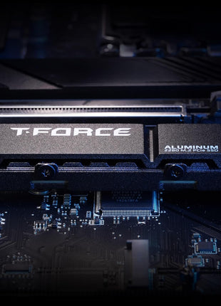 TEAMGROUP T-Force G70 PRO Aluminum Heatsink 2TB DRAM SLC Cache 3D TLC NAND NVMe InnoGrit PCIe Gen4x4 M.2 2280 Gaming Internal SSD Works with PS5 Read/Write 7400/6800 MB/s TM8FFH002T0C128