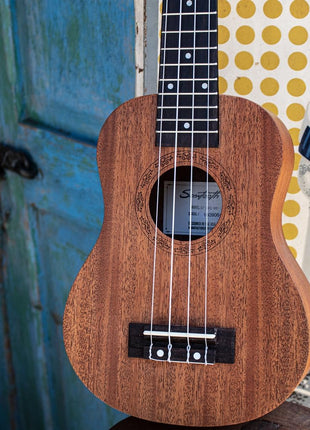 Sawtooth Soprano Ukulele Mahogany 21 inch Ukulele Beginner Kit Online Lesson Padded Gig Bag Premium Wood Uke Stand Picks Quick Start Guide Ukulele Pack