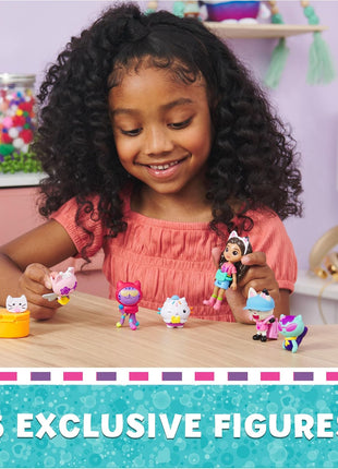 Spin Master Gabby's Dollhouse Travel Figure Set with 5 Cat Toys & Meow-Mazing Interactive Dollhouse with 7 Rooms, LCD Screen & Sound Effects Bundle