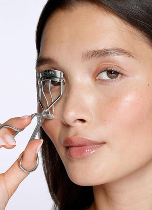 Tweezerman Classic Eyelash Curler for All Eye Shapes with Refill Pads