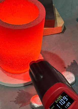 Nelyrho 6KG Graphite Crucible with Pouring Spout for Melting Metal | Silicon Carbide Crucible, Ideal for Melting, Casting & Refining Aluminum, Gold, Silver, Copper & Brass, 1800°C/3272°F