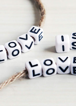 Augshy 700PCS White Letter Beads Alphabet Beads for Making DIY (6mm)